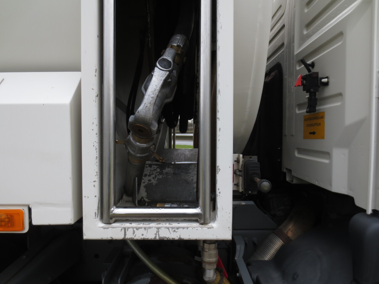 Грузовик-цистерна Volvo FMFH: фото 9