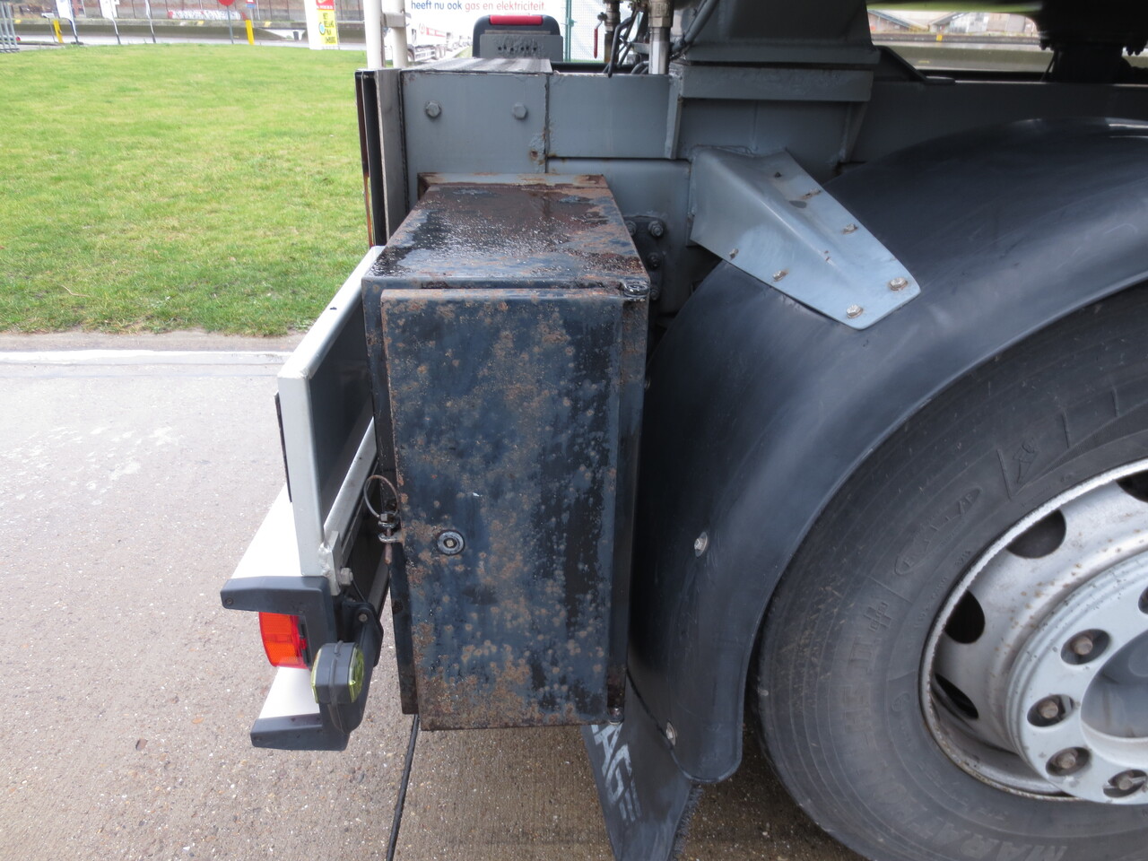 Грузовик-цистерна Volvo FMFH: фото 10