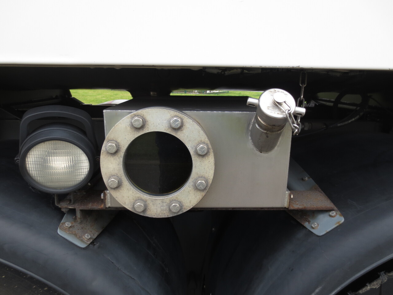 Грузовик-цистерна Volvo FMFH: фото 7