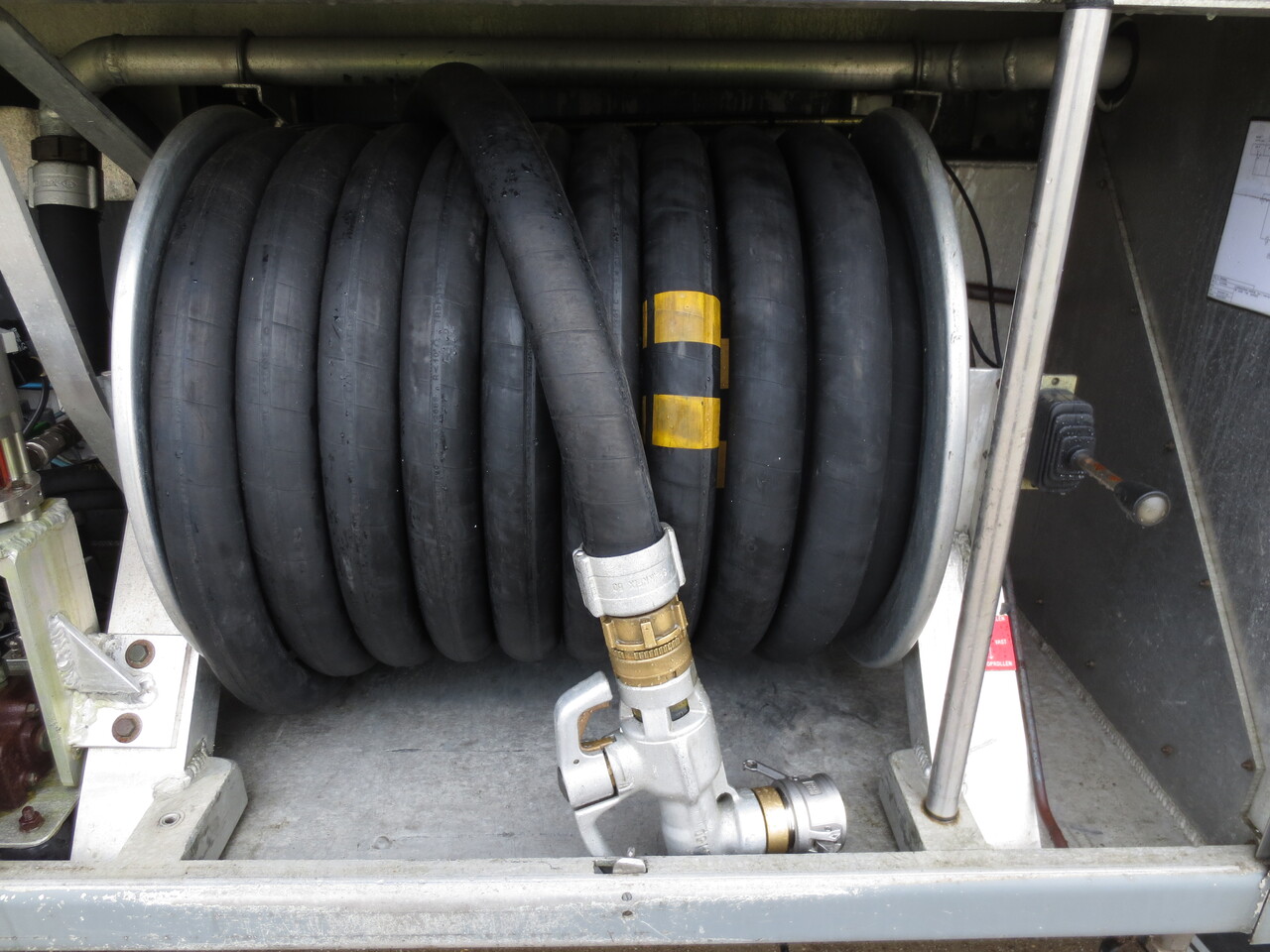 Грузовик-цистерна Volvo FMFH: фото 8