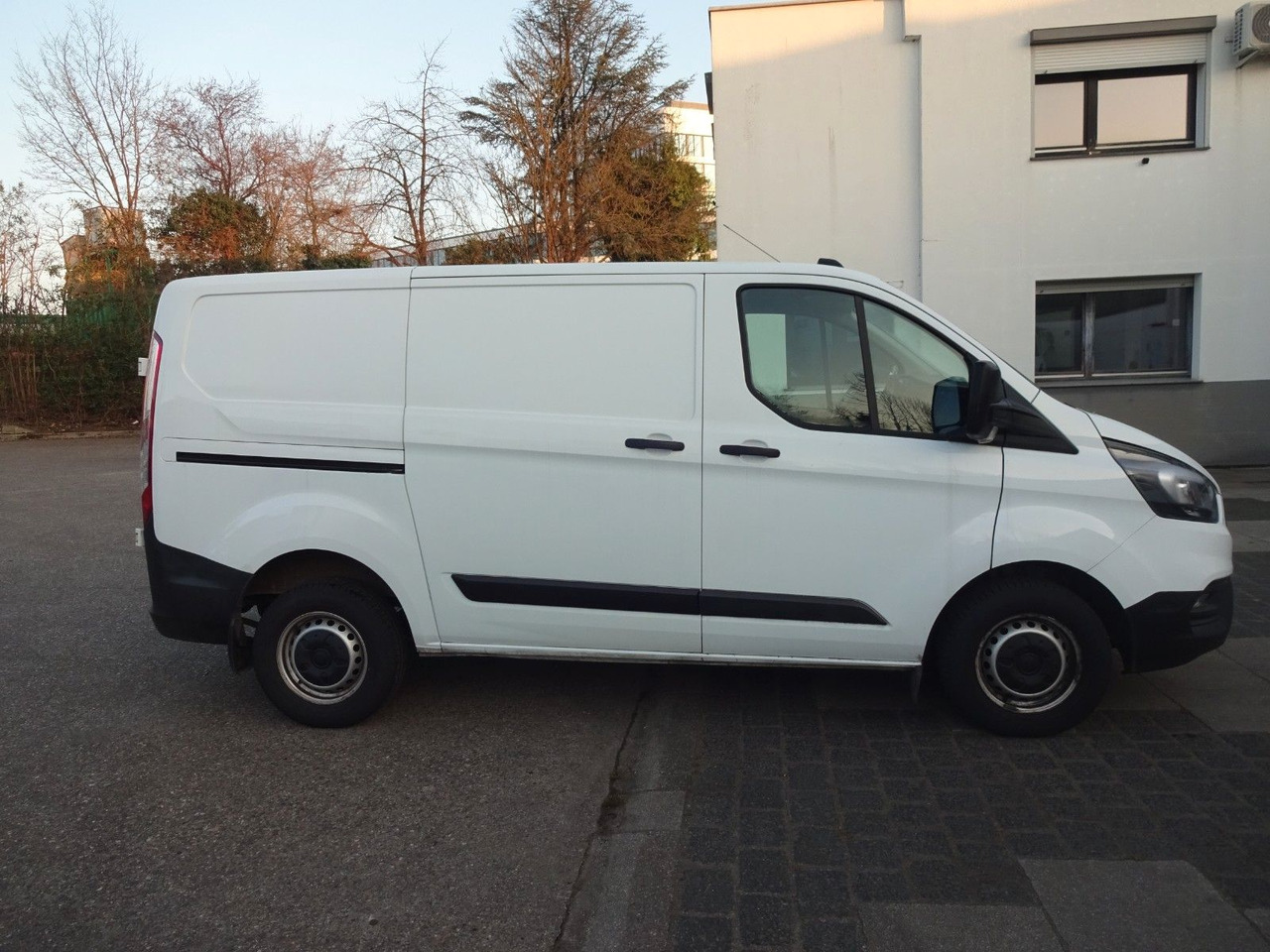 Ford Transit Custom Kasten 280 L1H1, PDC - Цельнометаллический фургон: фото 4 Ford Transit Custom Kasten 280 L1H1, PDC - Цельнометаллический фургон: фото 4