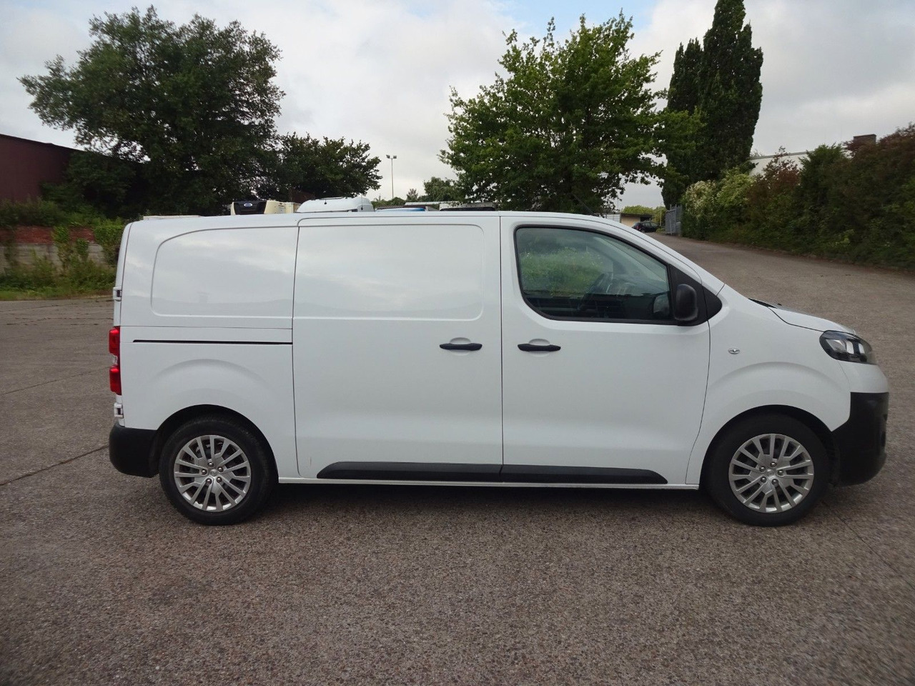 Opel Vivaro Kasten L1H1, Klima, PDC, Tempomat - Легковой фургон: фото 4 Opel Vivaro Kasten L1H1, Klima, PDC, Tempomat - Легковой фургон: фото 4