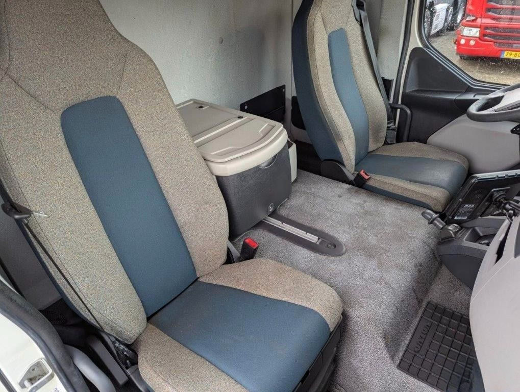 Грузовик с закрытым кузовом VOLVO FL 210, Koffer,LBW,Isolirt, Klima, Autom, Kamera: фото 9