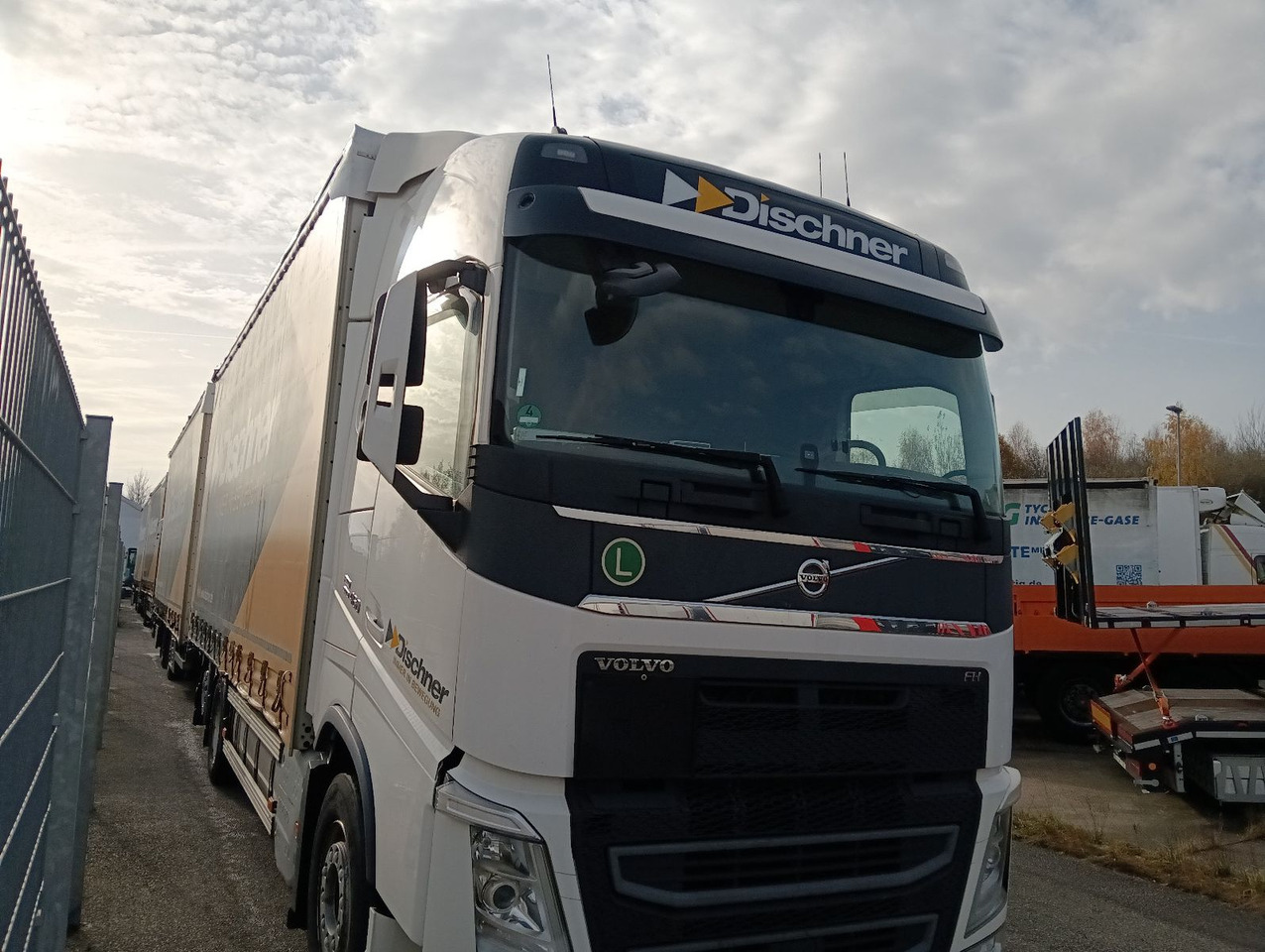 Volvo 2x JUMBO 120m3 FH460 Globe 6x2 SCHMITZ I-PARCool - Тентованный грузовик: фото 3 Volvo 2x JUMBO 120m3 FH460 Globe 6x2 SCHMITZ I-PARCool - Тентованный грузовик: фото 3