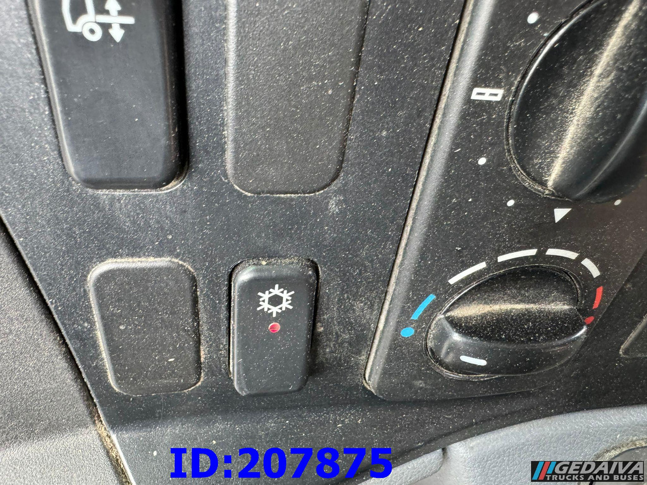 Изотермический грузовик MERCEDES-BENZ Axor 1829 - Euro5 - Manual: фото 12