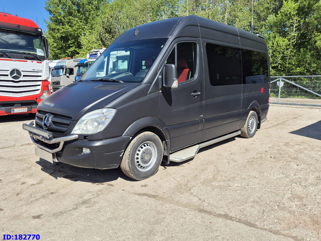 MERCEDES-BENZ Sprinter 319 VIP Euro5 - Туристический автобус: фото 4 MERCEDES-BENZ Sprinter 319 VIP Euro5 - Туристический автобус: фото 4
