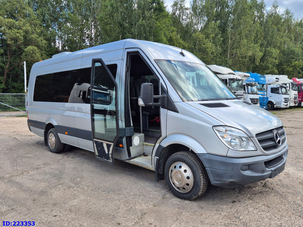 MERCEDES-BENZ Sprinter 518 - 23 Seater - Туристический автобус: фото 4 MERCEDES-BENZ Sprinter 518 - 23 Seater - Туристический автобус: фото 4