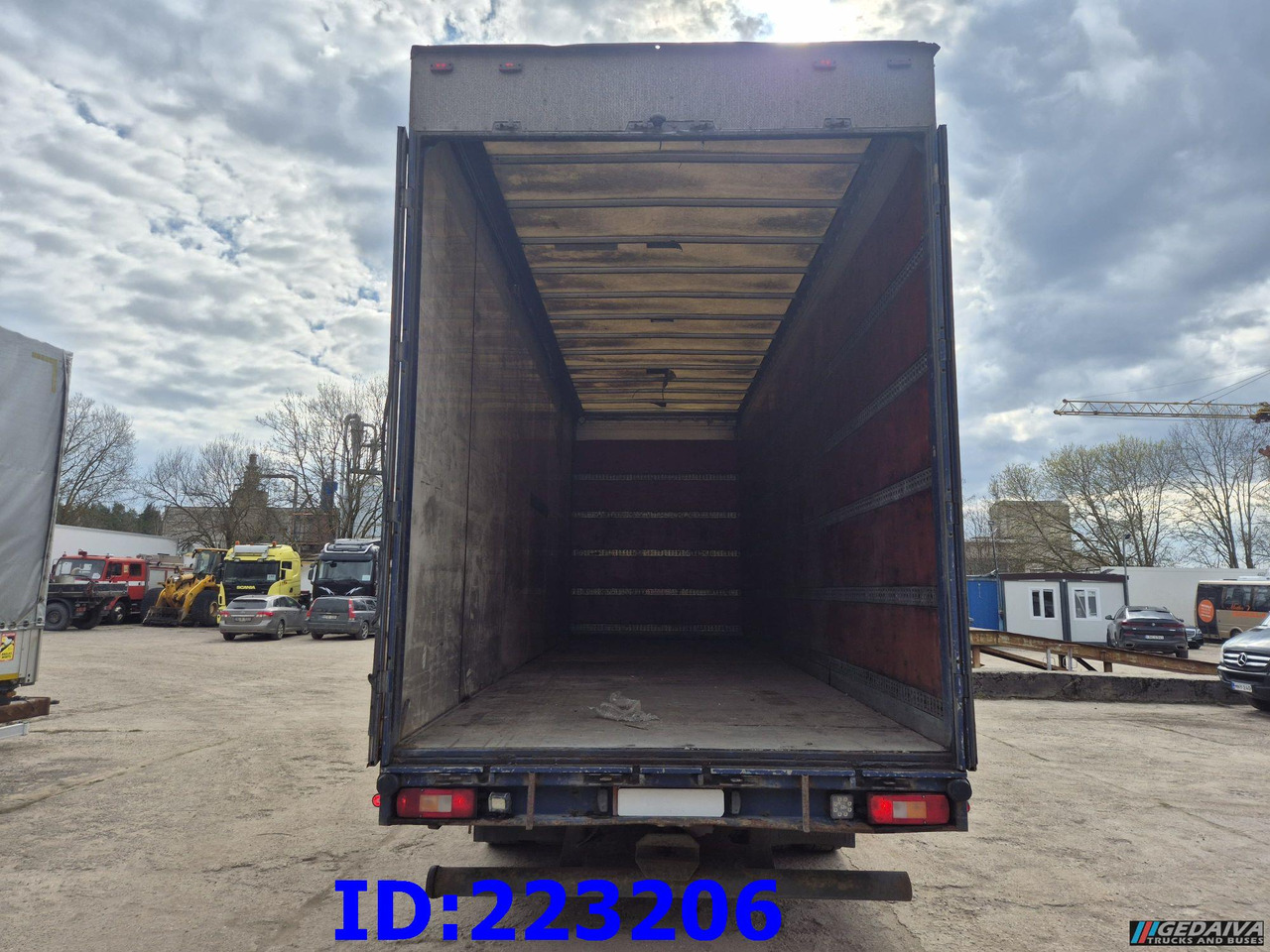 Изотермический грузовик VOLVO FH12 420HP 6x2: фото 7