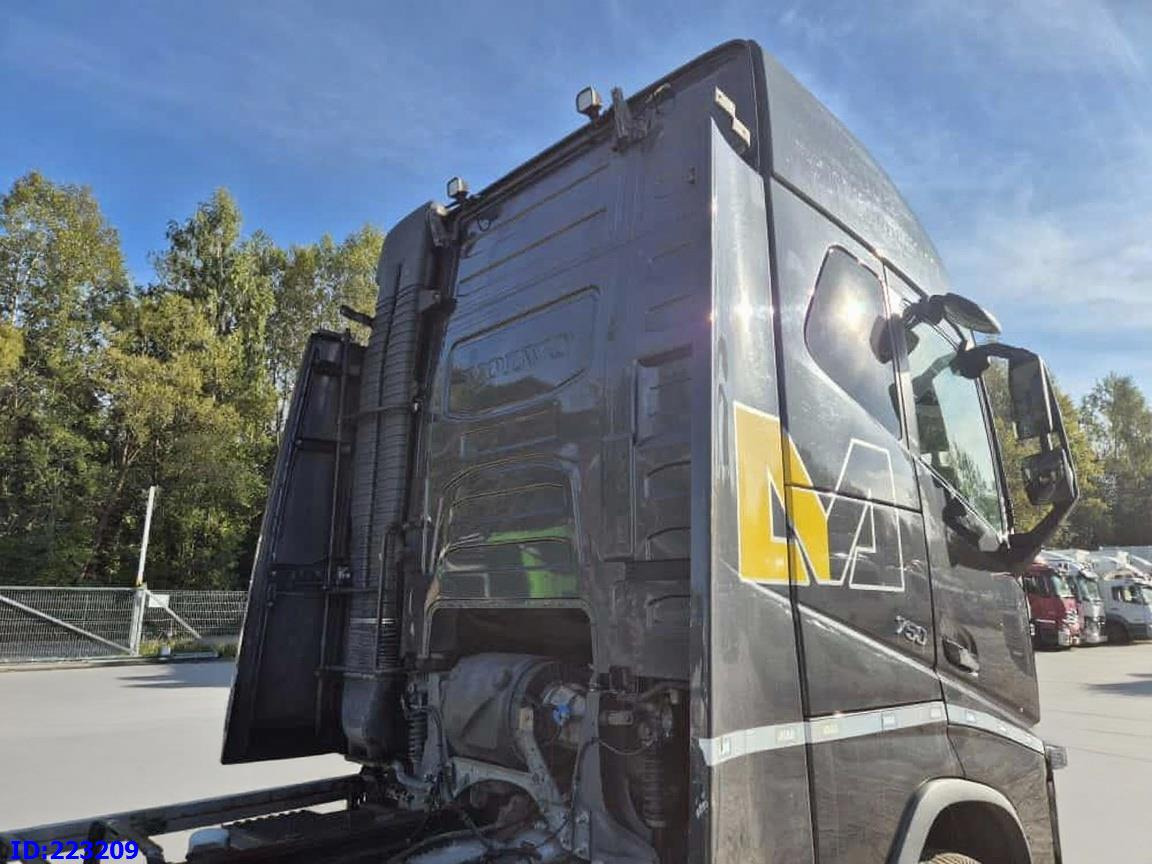 VOLVO FH16 750HP 8x4 Steering axle - Грузовик-шасси: фото 5 VOLVO FH16 750HP 8x4 Steering axle - Грузовик-шасси: фото 5