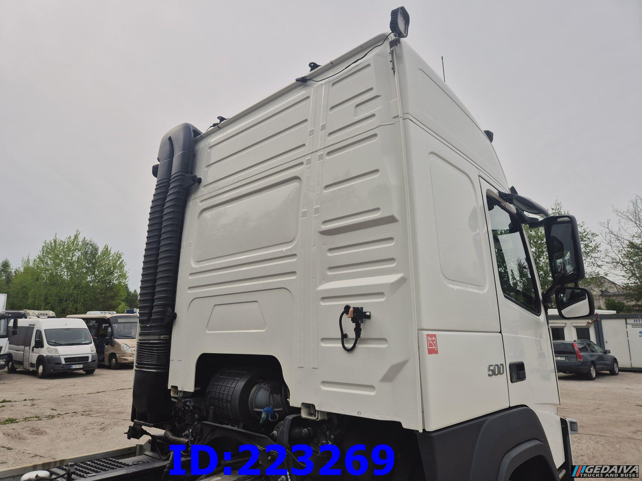 VOLVO FM13 500HP 8x2 (2 steering axels) - Грузовик-шасси: фото 5 VOLVO FM13 500HP 8x2 (2 steering axels) - Грузовик-шасси: фото 5