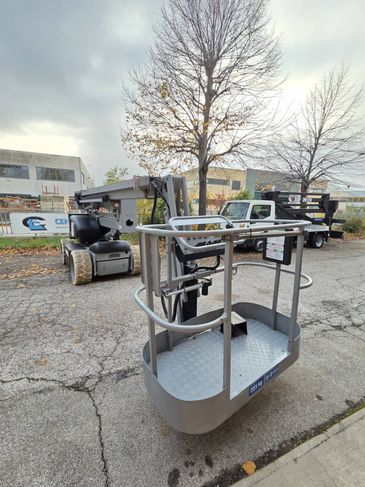 NIFTYLIFT HR 15 HDE - Коленчатый подъемник: фото 4 NIFTYLIFT HR 15 HDE - Коленчатый подъемник: фото 4