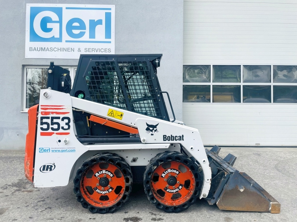 Bobcat 553 (3998) - Мини-погрузчик с бортовым поворотом: фото 3 Bobcat 553 (3998) - Мини-погрузчик с бортовым поворотом: фото 3