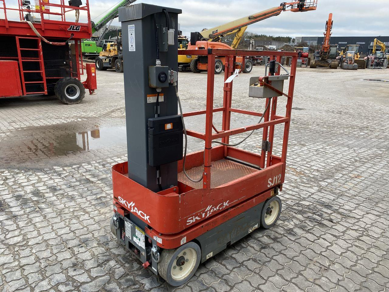 Skyjack SJ12 - Вертикальный мачтовый подъемник: фото 4 Skyjack SJ12 - Вертикальный мачтовый подъемник: фото 4