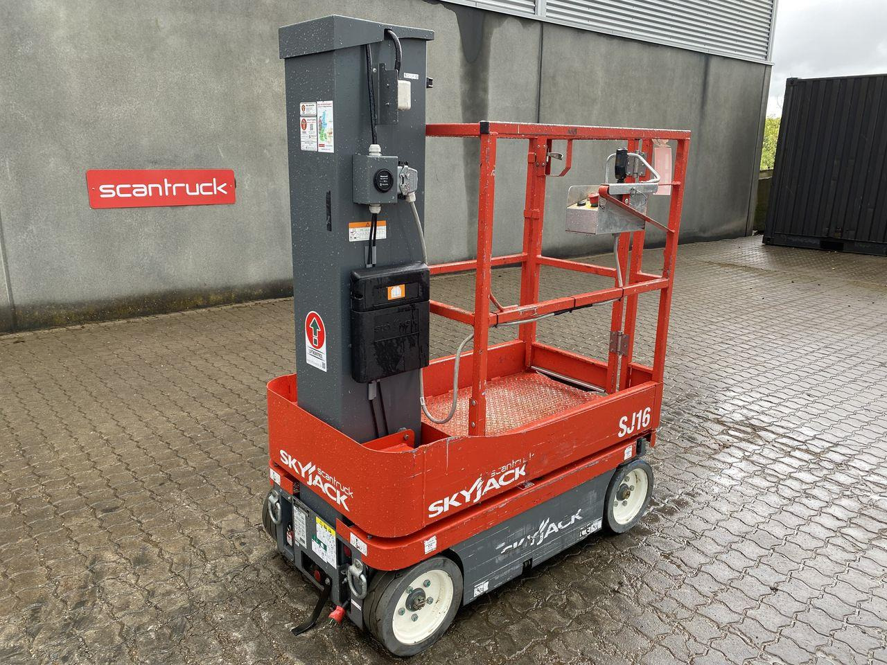 Skyjack SJ16 - Вертикальный мачтовый подъемник: фото 1 Skyjack SJ16 - Вертикальный мачтовый подъемник: фото 1