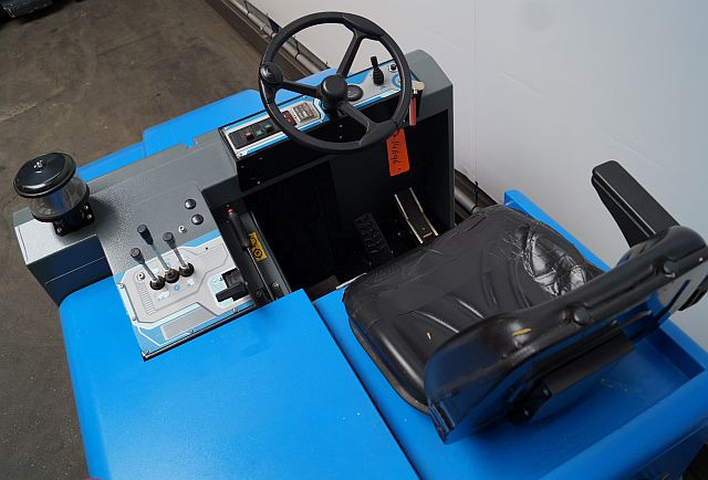 Isal PB155 LPG - Промышленная подметальная машина: фото 3 Isal PB155 LPG - Промышленная подметальная машина: фото 3