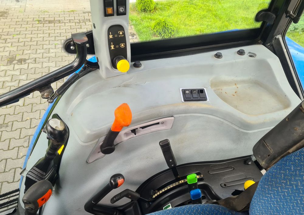 Трактор New Holland T5040: фото 7