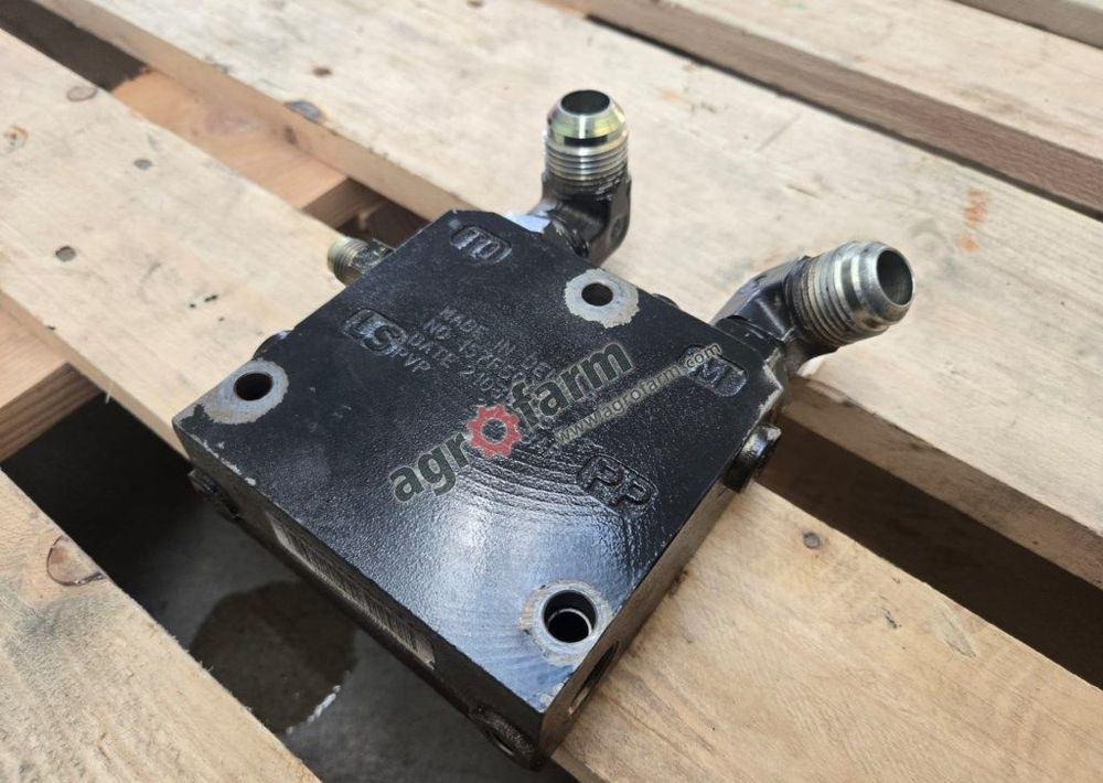 Pokrywa końcowa Valtra T170, T171, T140 - Гидравлика: фото 2 Pokrywa końcowa Valtra T170, T171, T140 - Гидравлика: фото 2