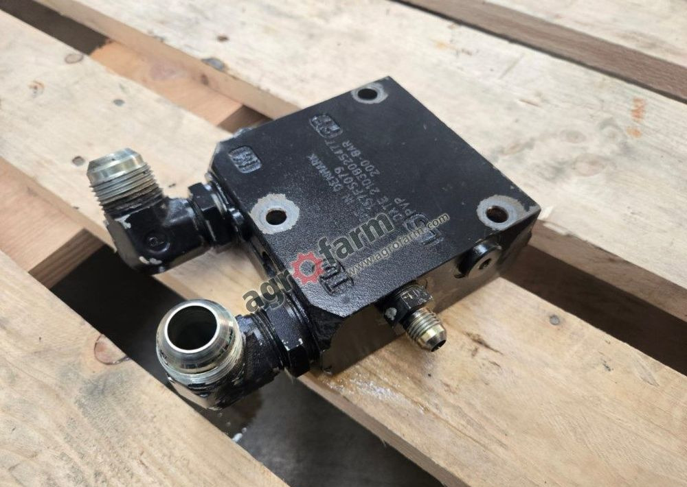 Pokrywa końcowa Valtra T170, T171, T140 - Гидравлика: фото 1 Pokrywa końcowa Valtra T170, T171, T140 - Гидравлика: фото 1