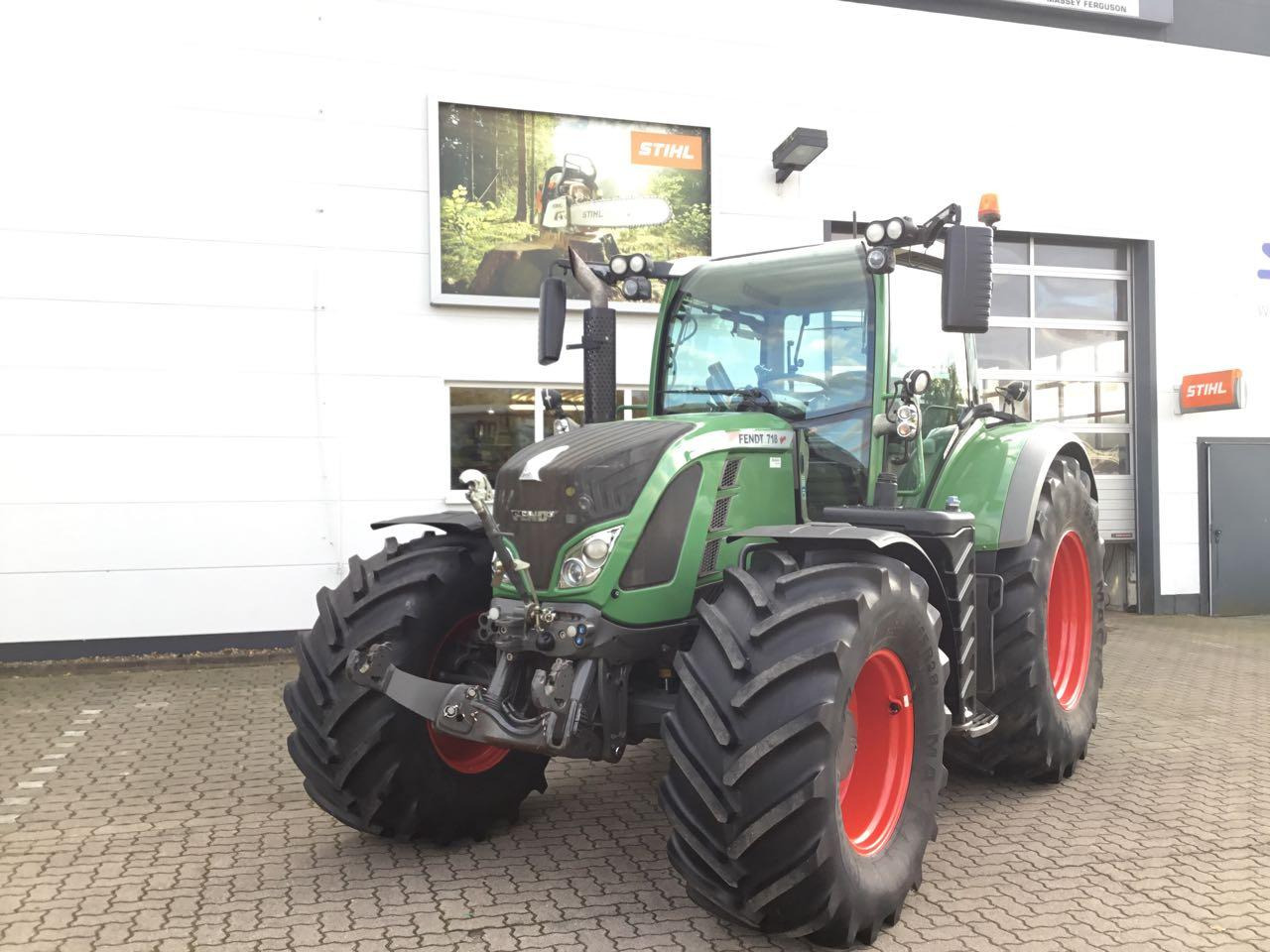 Fendt 718 SCR Vario ProfiPlus - Трактор: фото 2 Fendt 718 SCR Vario ProfiPlus - Трактор: фото 2