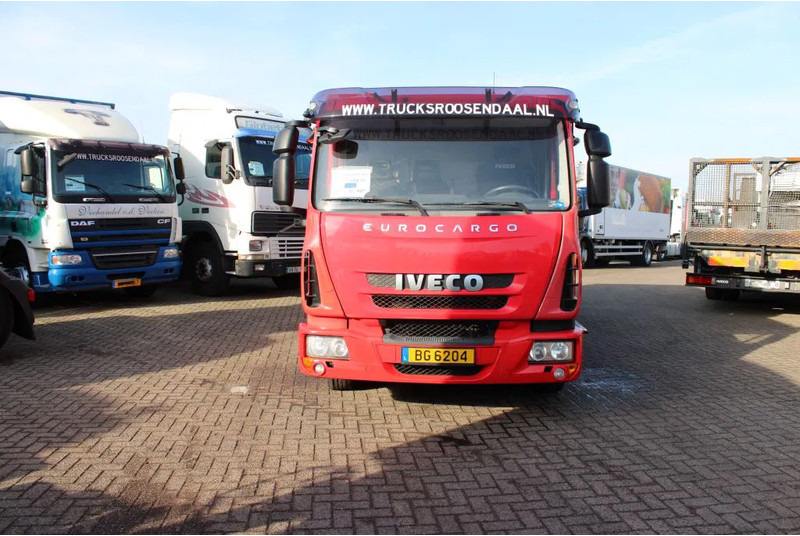 Iveco Eurocargo 100E18 + EURO 5 + LOW KM - Пожарная машина: фото 4 Iveco Eurocargo 100E18 + EURO 5 + LOW KM - Пожарная машина: фото 4