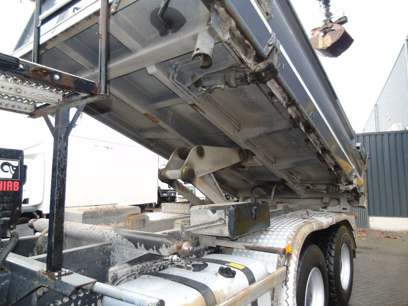 Самосвал, Автоманипулятор Mercedes-Benz Arocs 2643 + HIAB HIDUO 188B-3 + 6X4 + 3 SIDE TIPPER + REMOTE: фото 13