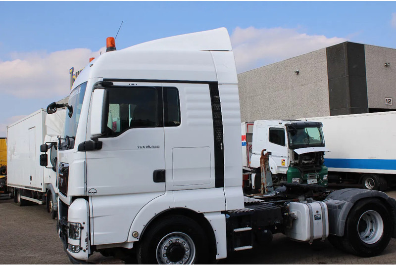 MAN TGX 18.480 + EURO 6 + 4x4 hydro + MANUAL + SPOILER - Тягач: фото 3 MAN TGX 18.480 + EURO 6 + 4x4 hydro + MANUAL + SPOILER - Тягач: фото 3