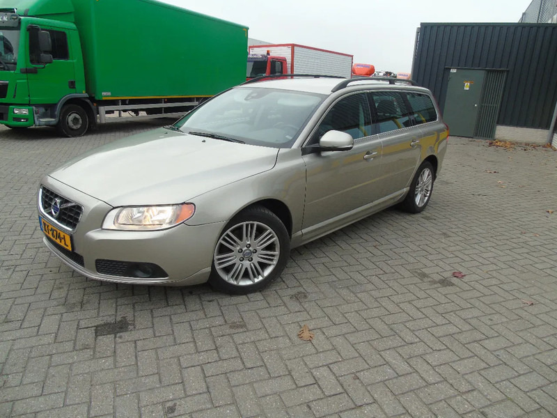 Volvo V70 + manual - Хэтчбек: фото 3 Volvo V70 + manual - Хэтчбек: фото 3