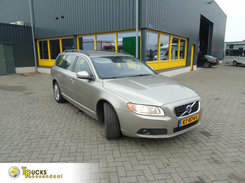 Volvo V70 + manual - Хэтчбек: фото 1 Volvo V70 + manual - Хэтчбек: фото 1