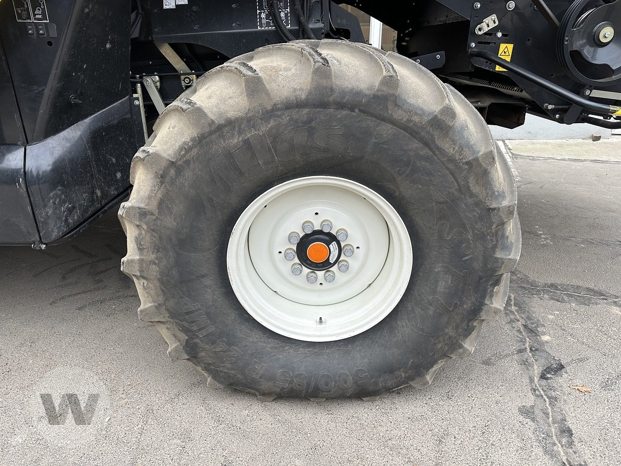 New Holland CR 8.90 - Зерноуборочный комбайн: фото 3 New Holland CR 8.90 - Зерноуборочный комбайн: фото 3