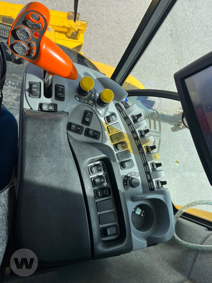 New Holland CR 8080 - Зерноуборочный комбайн: фото 3 New Holland CR 8080 - Зерноуборочный комбайн: фото 3