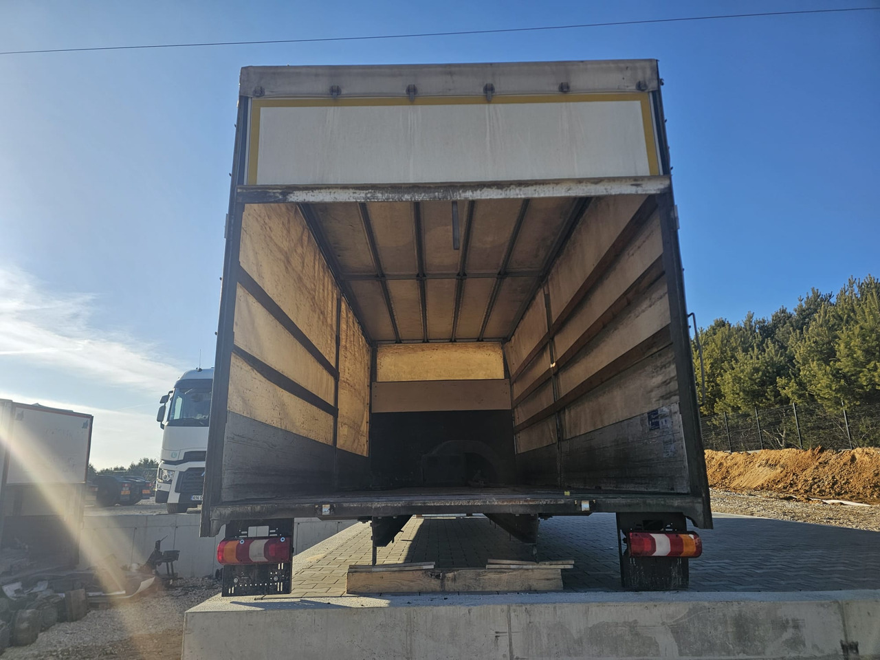 Тентованный кузов MERCEDES ATEGO / SPIER complete body + PALGINGER 1500kg ALU TAIL LIFT: фото 7 Тентованный кузов MERCEDES ATEGO / SPIER complete body + PALGINGER 1500kg ALU TAIL LIFT: фото 7