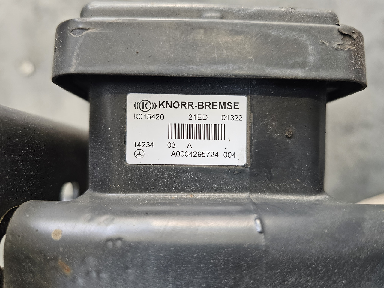 MERCEDES-BENZ ACTROS MP4 / FRONT EBS VALVE / K015420 / A0004295724 - Тормозной клапан: фото 2 MERCEDES-BENZ ACTROS MP4 / FRONT EBS VALVE / K015420 / A0004295724 - Тормозной клапан: фото 2