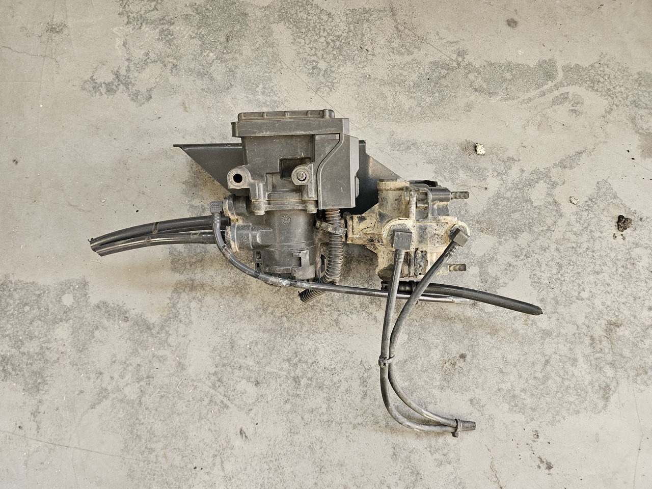 MERCEDES-BENZ ACTROS MP4 / FRONT EBS VALVE / K015420 / A0004295724 - Тормозной клапан: фото 1 MERCEDES-BENZ ACTROS MP4 / FRONT EBS VALVE / K015420 / A0004295724 - Тормозной клапан: фото 1