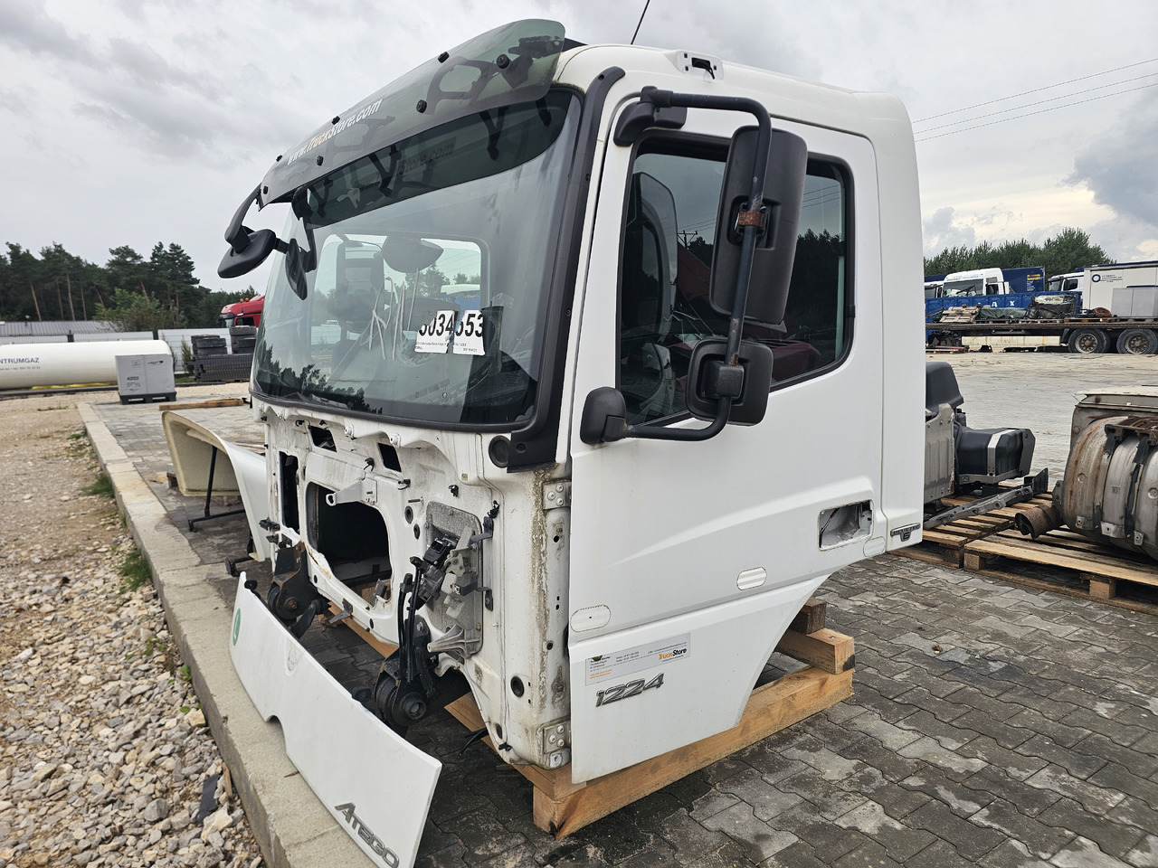 MERCEDES-BENZ ATEGO EURO 6 / CABINE - Кабина: фото 1 MERCEDES-BENZ ATEGO EURO 6 / CABINE - Кабина: фото 1