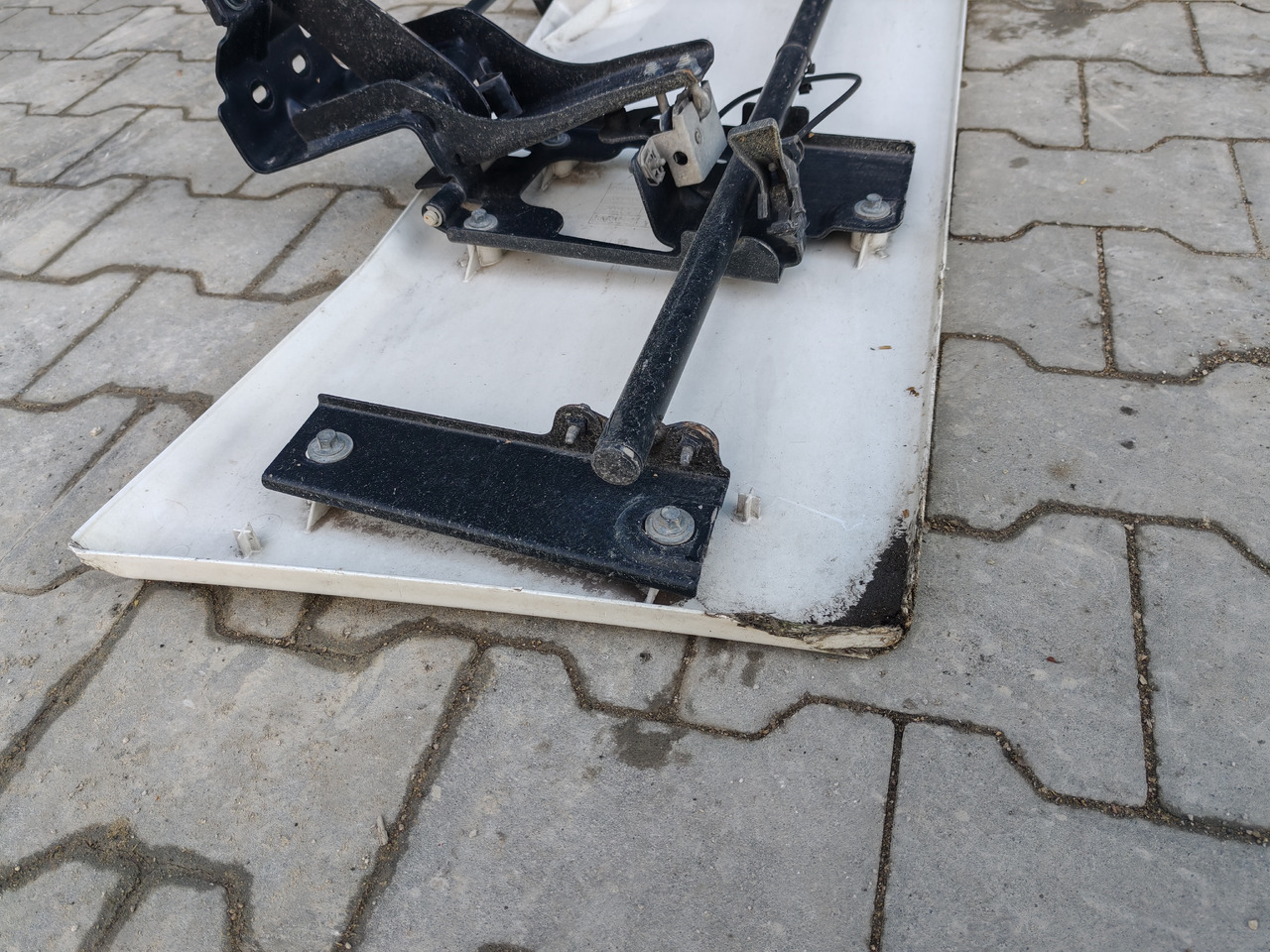 RENAULT RANGE T EURO 6 / HIGH CAB / RIGHT SPOILER - Аэродинамика/ Спойлеры: фото 5 RENAULT RANGE T EURO 6 / HIGH CAB / RIGHT SPOILER - Аэродинамика/ Спойлеры: фото 5