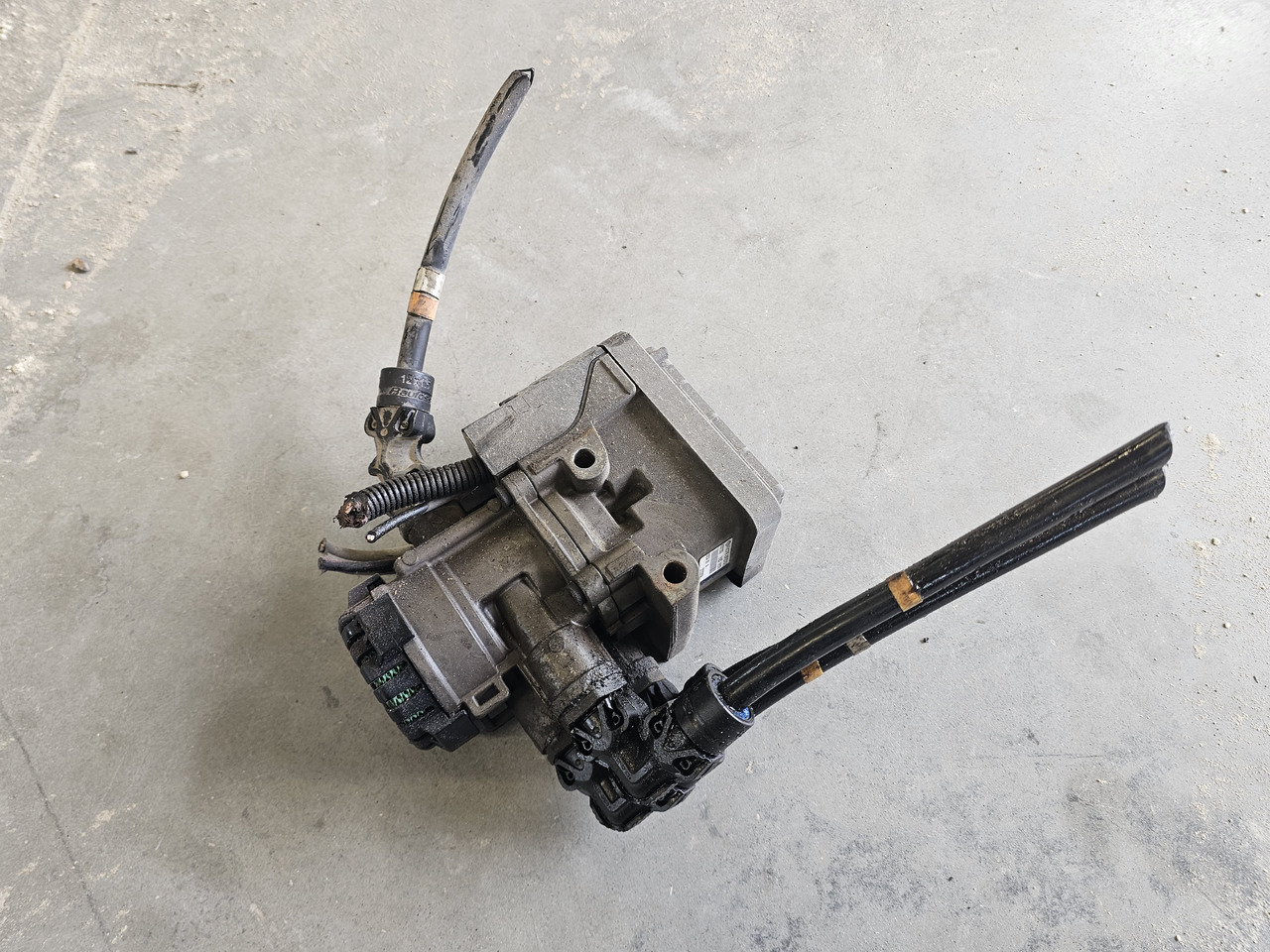 VOLVO FH FM / EBS BRAKE VALVE FRONT / 21122034 - Тормозной клапан: фото 4 VOLVO FH FM / EBS BRAKE VALVE FRONT / 21122034 - Тормозной клапан: фото 4