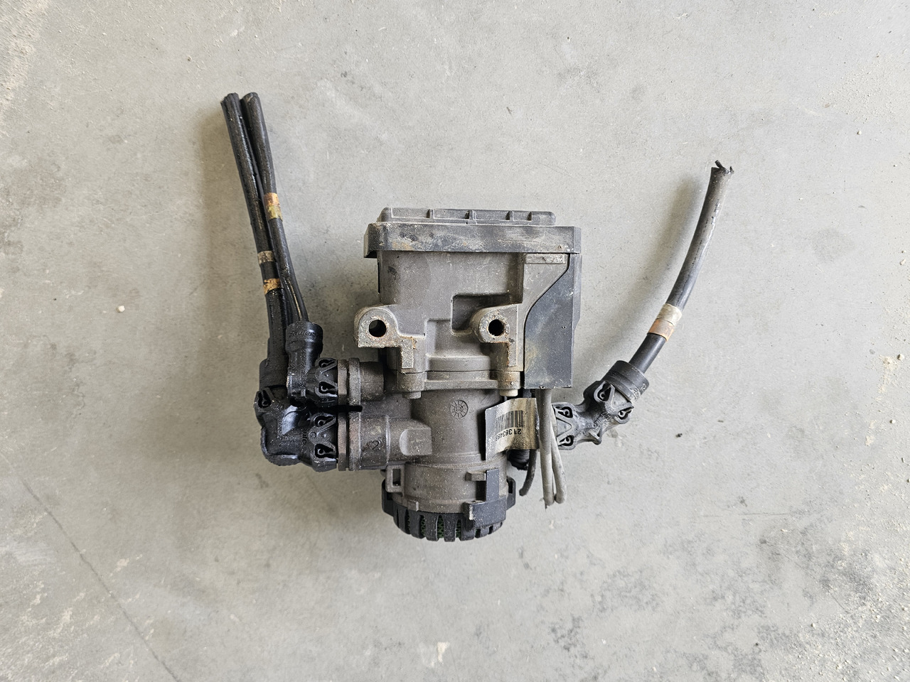 VOLVO FH FM / EBS BRAKE VALVE FRONT / 21122034 - Тормозной клапан: фото 2 VOLVO FH FM / EBS BRAKE VALVE FRONT / 21122034 - Тормозной клапан: фото 2