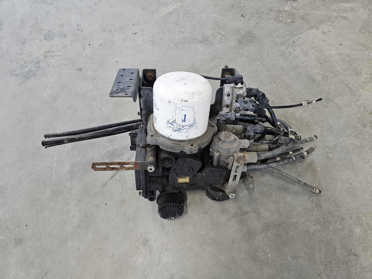 VOLVO FH4 FM4 EURO 6 / AIR DRYIER / EL2501 / 22358797 - Тормозной клапан: фото 2 VOLVO FH4 FM4 EURO 6 / AIR DRYIER / EL2501 / 22358797 - Тормозной клапан: фото 2