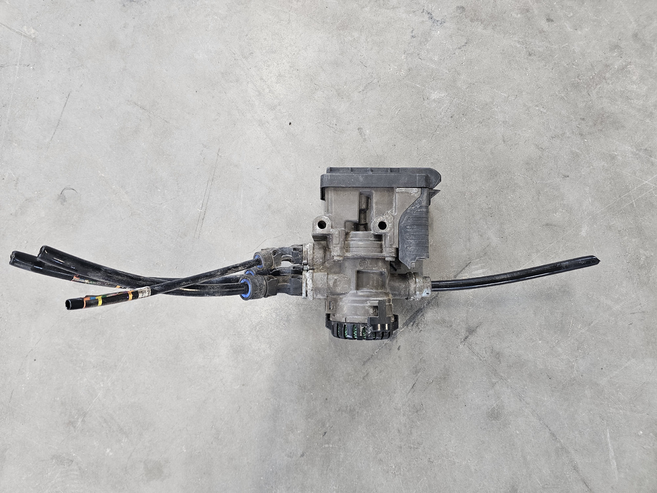 VOLVO FH4 FM4 EURO 6 / EBS VALVE FRONT / 22225550 - Тормозной клапан: фото 2 VOLVO FH4 FM4 EURO 6 / EBS VALVE FRONT / 22225550 - Тормозной клапан: фото 2