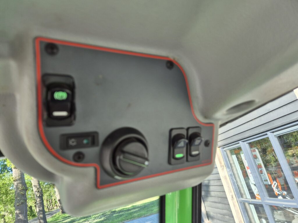 Компактный фронтальный погрузчик AVANT 745 optidrive: фото 18