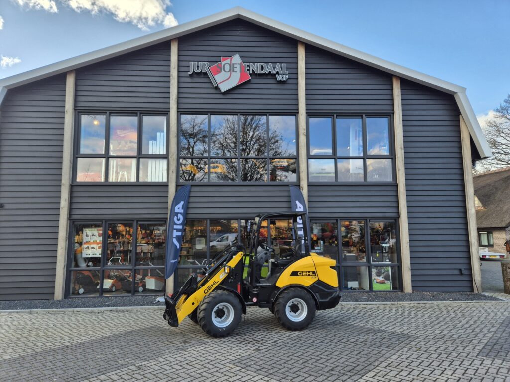 GEHL AL330 loader - Компактный фронтальный погрузчик: фото 1 GEHL AL330 loader - Компактный фронтальный погрузчик: фото 1