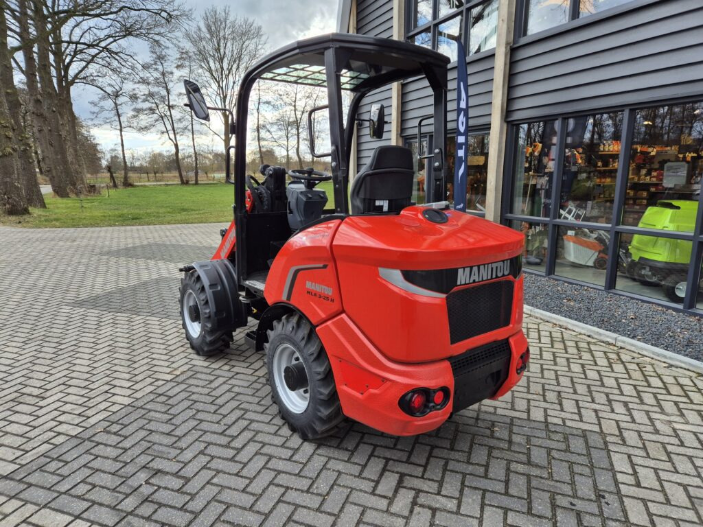 MANITOU MLA 3-25H miniloader - Компактный фронтальный погрузчик: фото 3 MANITOU MLA 3-25H miniloader - Компактный фронтальный погрузчик: фото 3