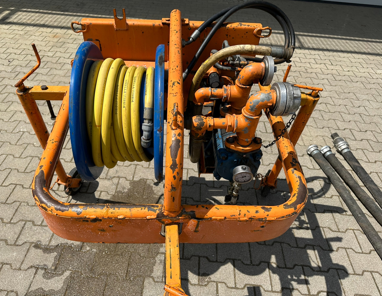 Unimog Frontanbauwasserpumpe Deu. hyd. - Насос для воды: фото 2 Unimog Frontanbauwasserpumpe Deu. hyd. - Насос для воды: фото 2