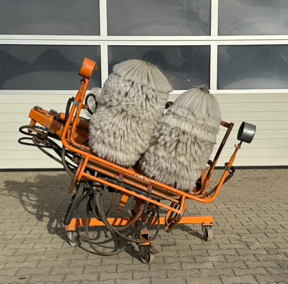 Unimog Leitpfostenwaschgerät Schmidt RPS-H - Щетка: фото 1 Unimog Leitpfostenwaschgerät Schmidt RPS-H - Щетка: фото 1