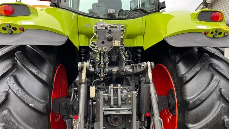 Трактор Claas Axion 830 Med frontlift. Velholdt traktor.: фото 12