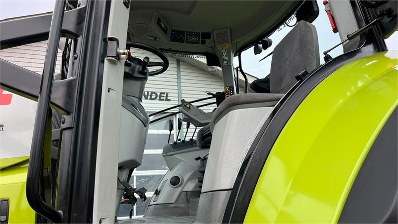 Claas Axion 830 Med frontlift. Velholdt traktor. - Трактор: фото 4 Claas Axion 830 Med frontlift. Velholdt traktor. - Трактор: фото 4