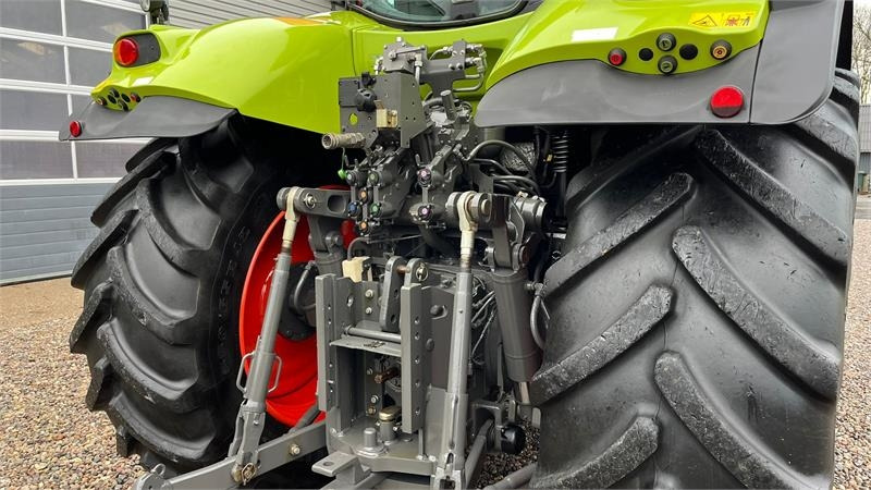 Трактор Claas Axion 830 Med frontlift. Velholdt traktor.: фото 19