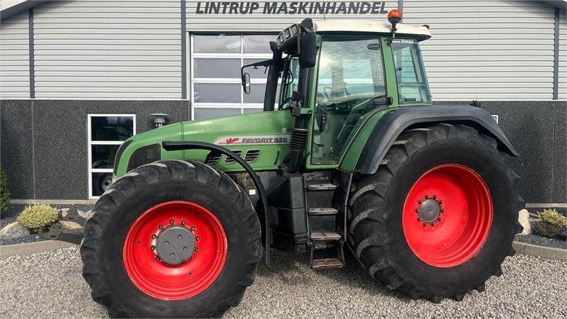 Fendt 926 Favorit Vario Med frontlift - Трактор: фото 1 Fendt 926 Favorit Vario Med frontlift - Трактор: фото 1