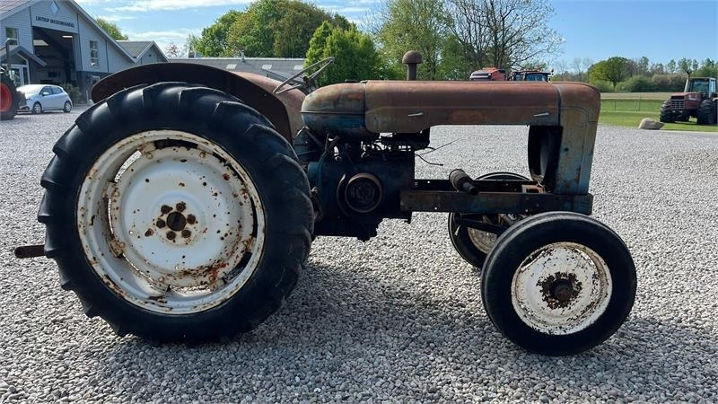Трактор Fordson Major Motoren mangler, men mange god dele.: фото 14