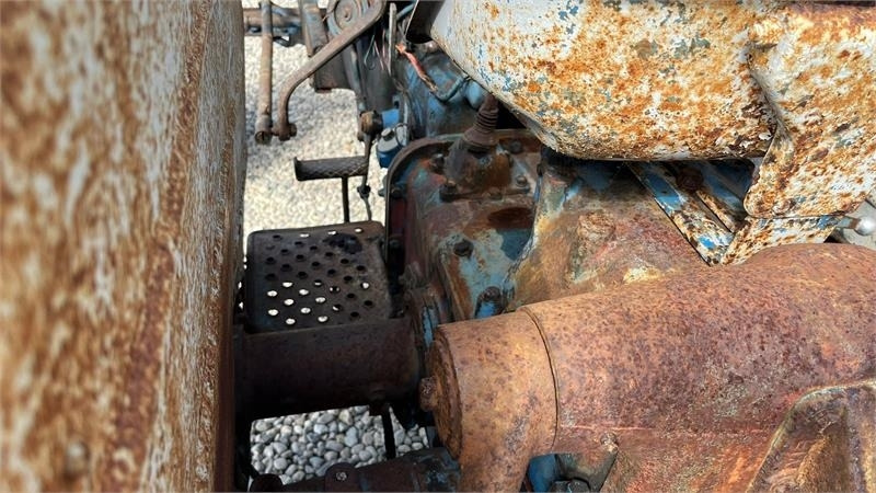 Трактор Fordson Major Motoren mangler, men mange god dele.: фото 11